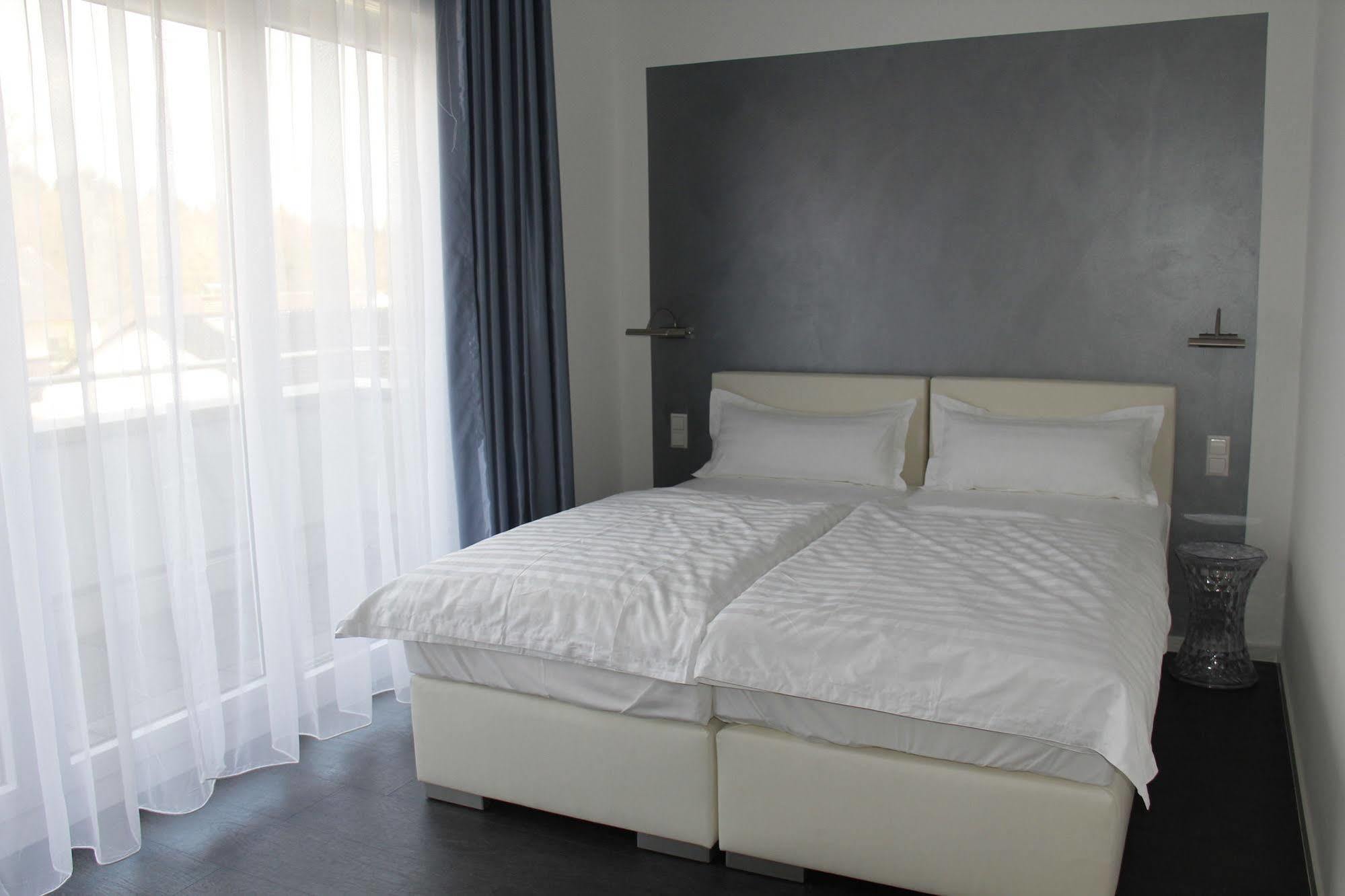 Victoria Living Hotell Jockgrim Eksteriør bilde